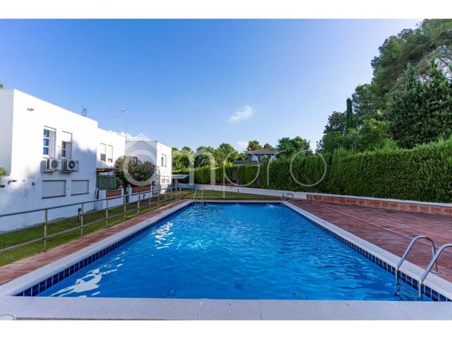 Chalet pareado con piscina comunitaria en Salou photo 0