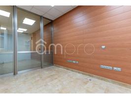 Local comercial esquinero en alquiler en Torredembarra – ¡Luminoso y con múltiples posibilidades! photo 0