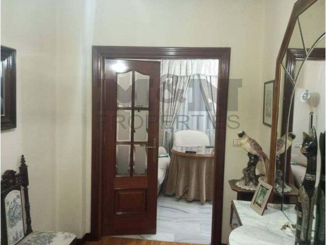 Venta de casa, con piso y local comercial centro de Almendralejo !! . photo 0