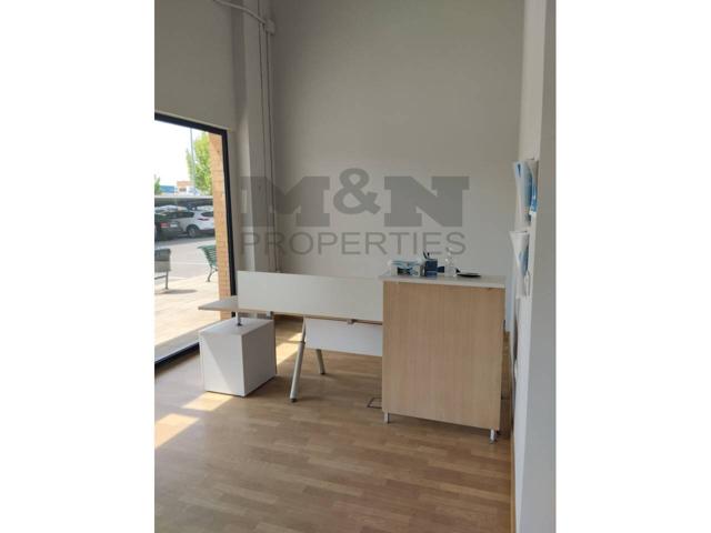 VENTA DE 2 LOCALES ANEXOS EN ZONA COMERCIAL DE ALMENDRALEJO. photo 0