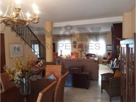 Venta de chalet adosado, altas calidades en Almendralejo photo 0