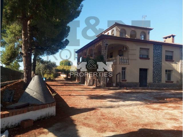 Chalet unifamiliar en venta en Almendralejo photo 0