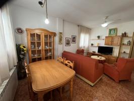 SE ALQUILA CASA DE 5 DORMITORIOS Y 3 BAÑOS EN CASTELSERAS photo 0