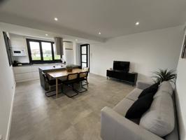 SE ALQUILA APARAMENTO DE LUJO CON PLAZA DE GARAJE photo 0