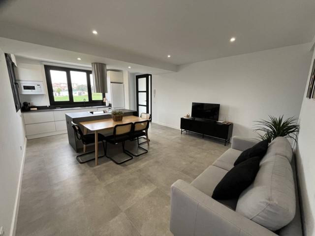 SE ALQUILA APARAMENTO DE LUJO CON PLAZA DE GARAJE photo 0