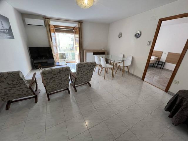 Se alquila piso de 3 dormitorios en el centro de Alcañiz photo 0