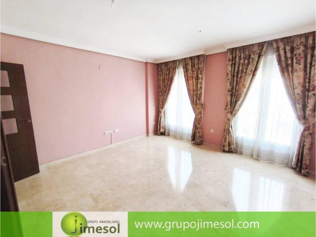 Venta de un amplio piso en Cabra photo 0