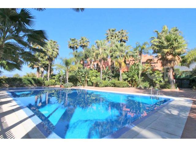 Casa pareada en venta en Lomas de Marbella Club-Puente Romano photo 0