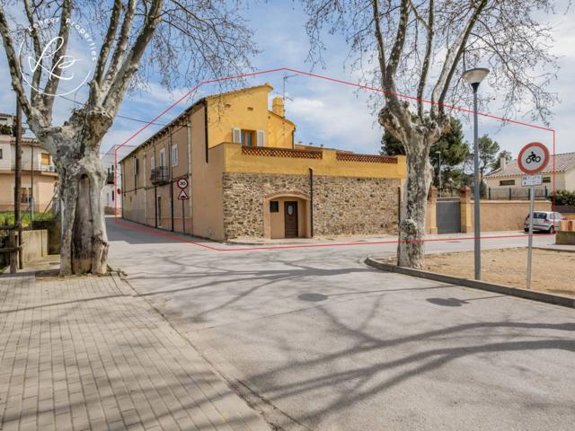 Casa unifamiliar en Garriguella photo 0