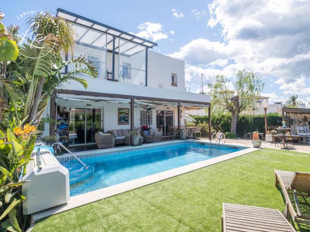 Casa independiente con piscina, jardín y zona de ocio en Empuriabrava photo 0