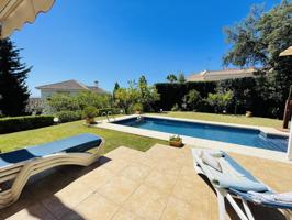 Villa de lujo de 5 dormitorios con piscina privada y gran jardín. photo 0