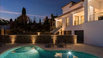 **Lujosa Villa Renovada con Vistas Panorámicas al Mar en Elviria, Marbella Este** photo 0
