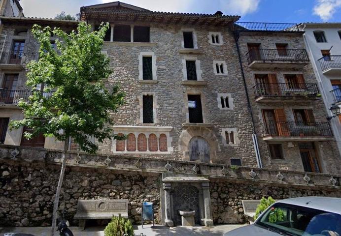 Edificio de obra parada del año 1.900 al 35% en el centro del casco urbano photo 0