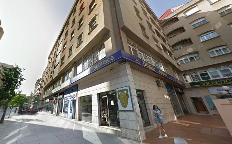 Oficinas situadas en el centro de Cáceres en calle peatonal photo 0