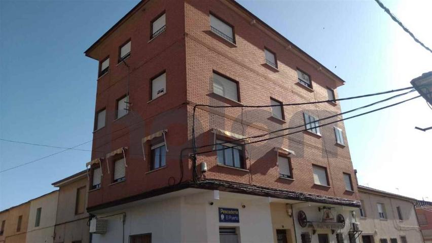 Piso en venta en calle Escuelas Consuegra photo 0