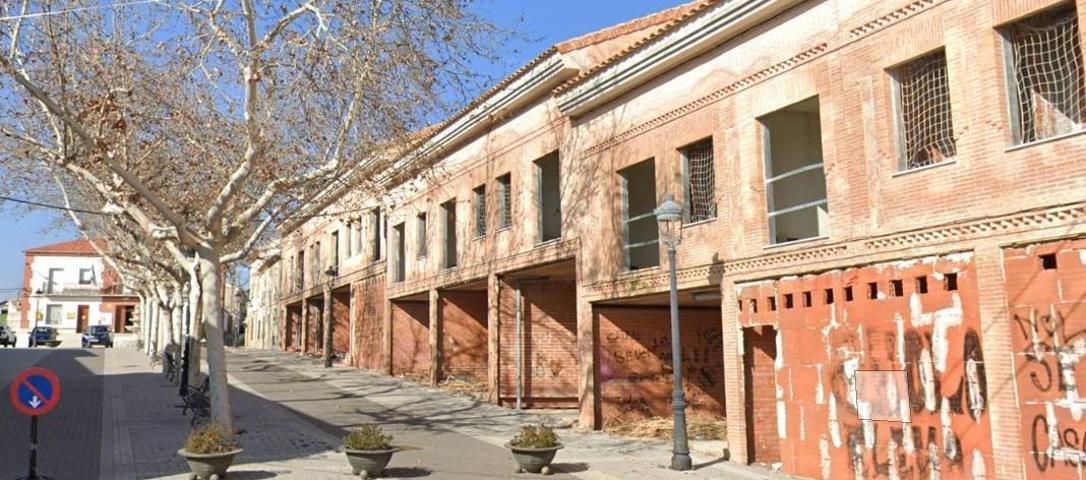 Edificio de tres bloques entre medianerías con diez locales comerciales photo 0