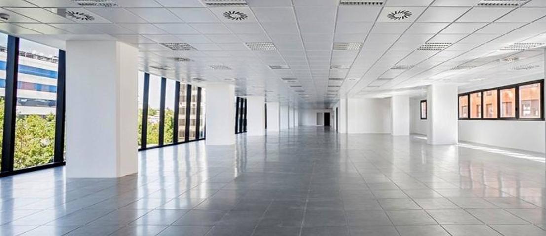 Edificio de oficinas ubicado en el distrito de Prosperidad, junto al metro de Cruz del rayo y el adu photo 0
