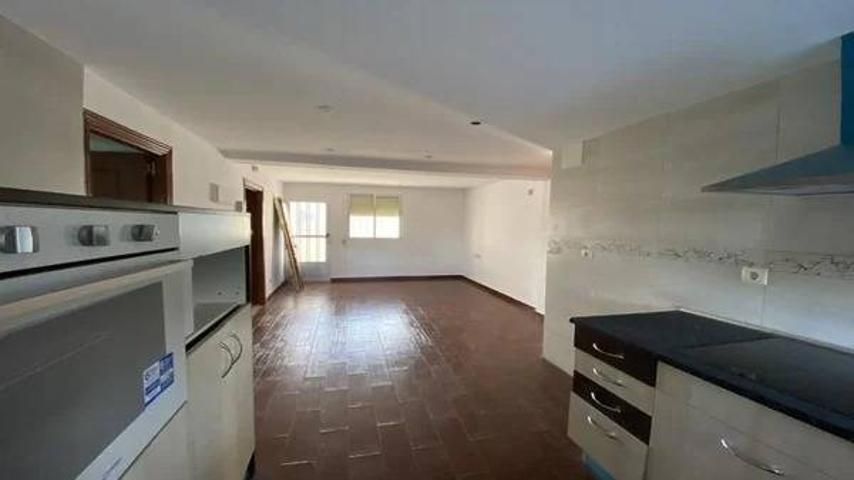 Piso en venta en calle Cuart de Poblet Madrid photo 0