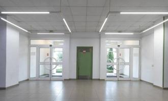 Edificio ideal para sede corporativa muy cerca del aeropuerto de Barajas, muy cerca del metro Complejo cerrado de cuatro edificios photo 0