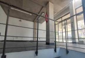 Local distribuido en planta calle, sótano y entreplanta en el barrio de San Juan de Pamplona photo 0