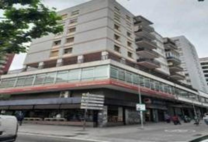 Oficina exterior del año 1966 en el centro de L´Hospitalet photo 0