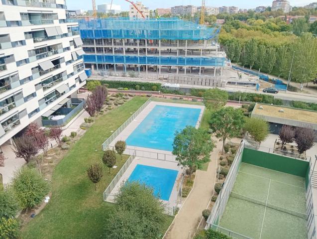 MOSTOLES MAGNIFICA CON TERRAZA URBANIZACION PRIVADA TRES DORMITORIOS DOS BAÑOS PLAZA DE GARAJE Y TRASTERO photo 0
