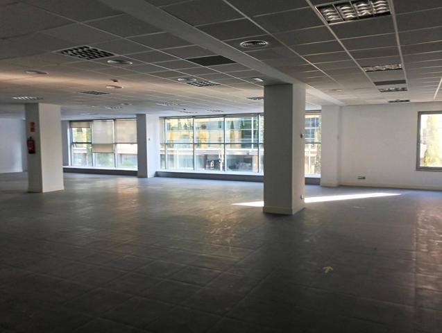 oficina diáfana con 5 plazas de parking en edificio exclusivo a cinco minutos del metro photo 0