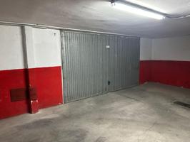 PLAZA DE GARAJE DOBLE - ALMACÉN, AMPLIO Y CERRADA, MUY CÉNTRICA photo 0