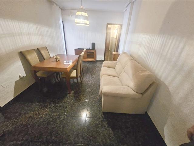 Amplio piso de cuatro dormitorios en zona centro photo 0