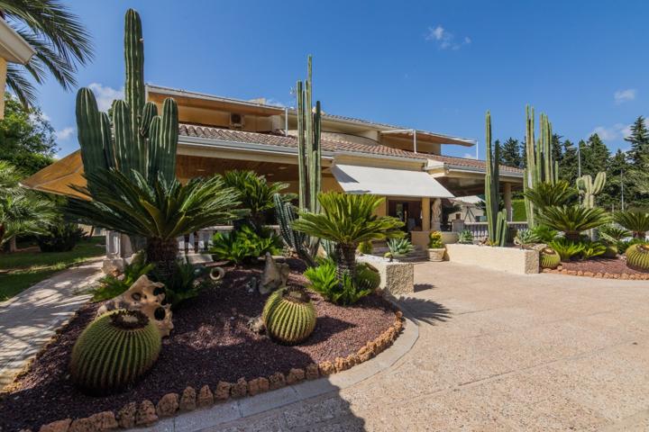 ¡UNA VILLA ESPECTACULAR EN EL JARDÍN DE TUS SUEÑOS! photo 0