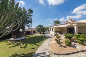 CÓMODO Y LUJOSO CHALET EN VENTA, EN ZONA PEÑA DE LAS ÁGUILAS, ELCHE photo 0