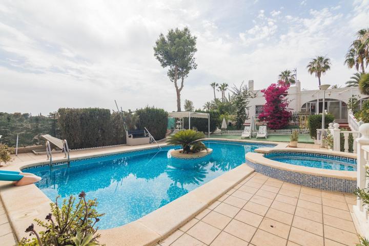 ¡MAGNIFICO CHALET A LA VENTA EN URBANIZACIÓN ALTAMIRA! photo 0