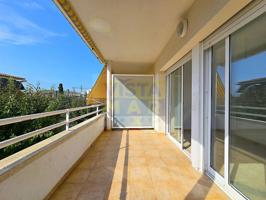 Venta de piso en Cubelles photo 0