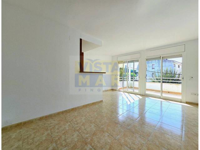 Venta de piso en Cubelles photo 0