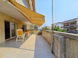Venta de piso esquinero con terraza de 40m² en zona Marítim de Cubelles photo 0