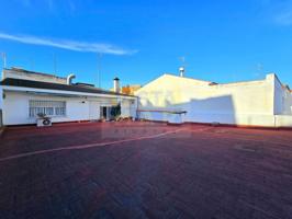 casa medianera centro pueblo + local comercial de 124m², Castell de Cubelles photo 0