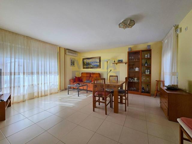 Piso de 4 dormitorios, zona Les Salines photo 0