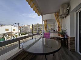 Venta de piso reformado 2º línea de playa, zona Marítim photo 0