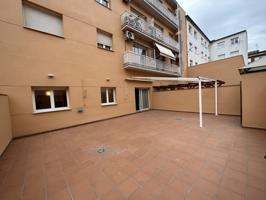 IMPECABLE PIS PLANTA BAIXA AMB TERRASSA A SUD. photo 0