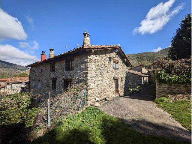 CASA TRADICIONAL DE PIEDRA CON TERRENO EN ZALDIERNA photo 0