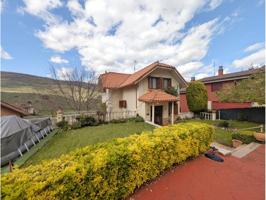 CASA SOBRE 650M2 DE TERRENO. photo 0