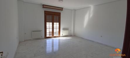 Piso En alquiler en Zona Centro, Almendralejo photo 0