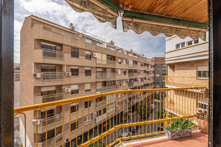 Precioso piso de 173 m2 con de 5 habitaciones, 2 salones, terraza, garaje, junto a Plaza de Gracia photo 0