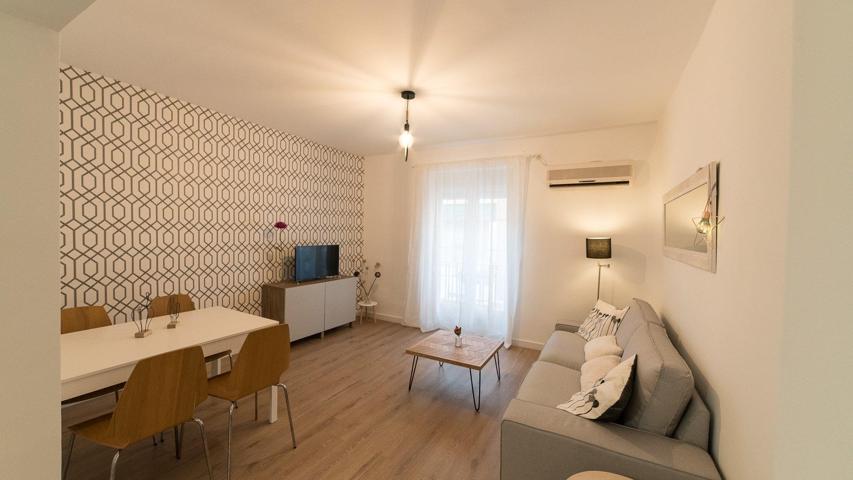 !Espectacular vivienda junto Paseo del Salón! photo 0