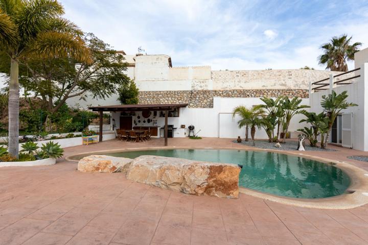 VILLA photo 0