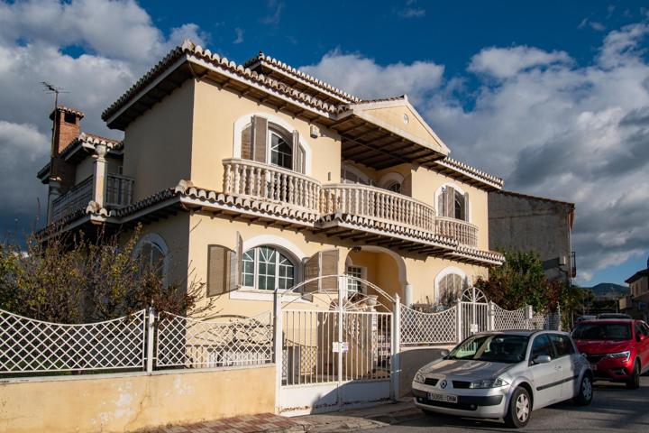 Vivienda Unifamiliar aislada de estilo señorial en Otura. photo 0