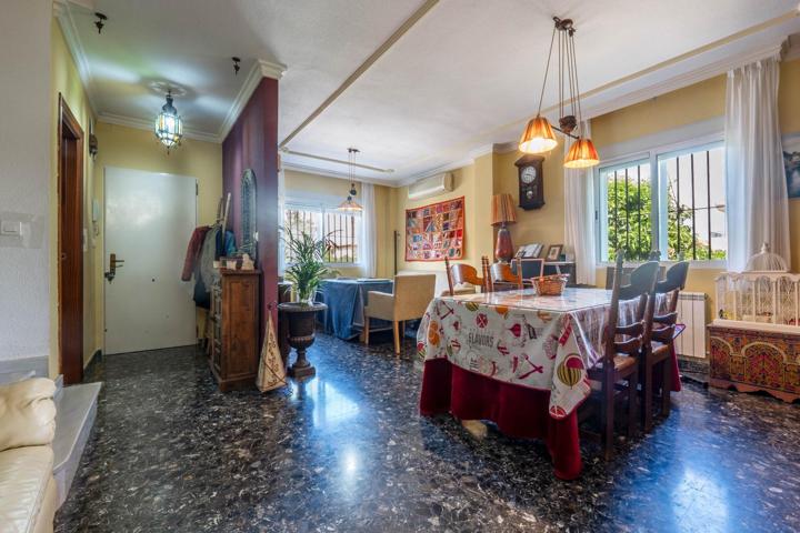 Preciosa casa adosada de 3 dormitorios, con garaje doble de 53 m2 y patio de 77 m2 en Belicena photo 0