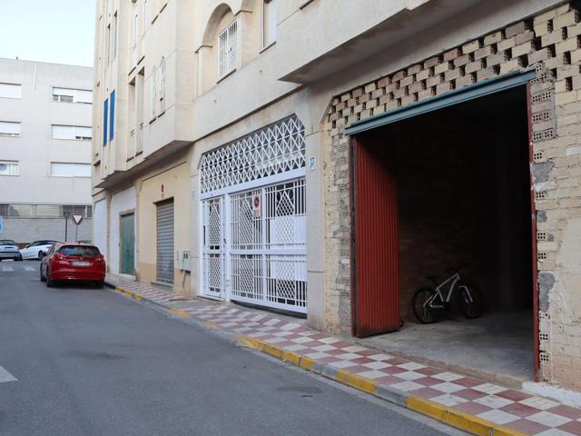 local comercial en albolote cerca de la parada de metro photo 0