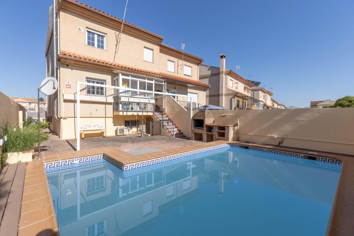 Pareado con piscina, barbacoa y garaje en Belicena – a 15 min de Granada photo 0