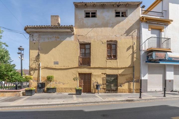 Casa de tres plantas con 288 m2 a reformar frente al Ayuntamiento de Ogíjares photo 0